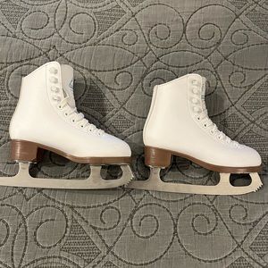 Jackson Glacier 120 Ice Skates